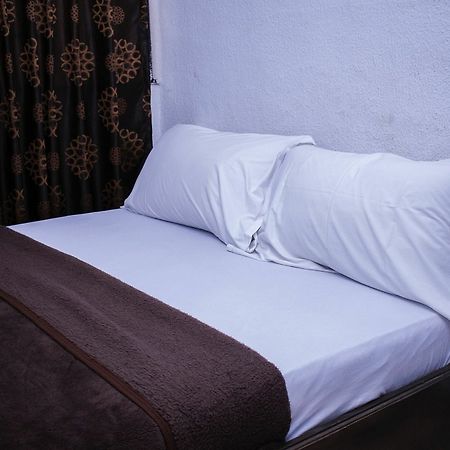 Day By Day Hotel Lagos Exterior photo