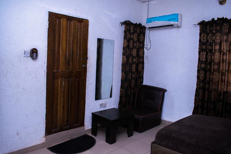 Day By Day Hotel Lagos Exterior photo