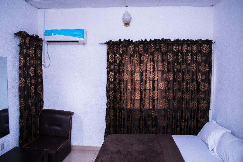 Day By Day Hotel Lagos Exterior photo
